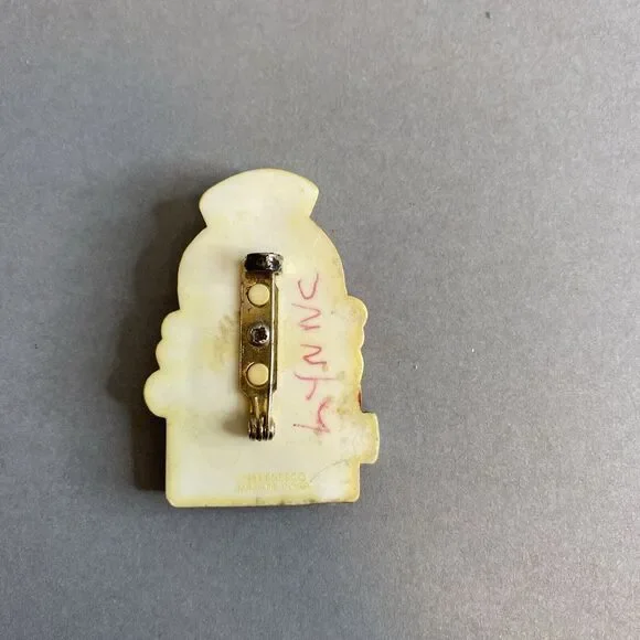 Vintage 1983 Enesco NURSE  MERRY‎ CHRISTMAS Brooch Pinback - Picture 2 of 3